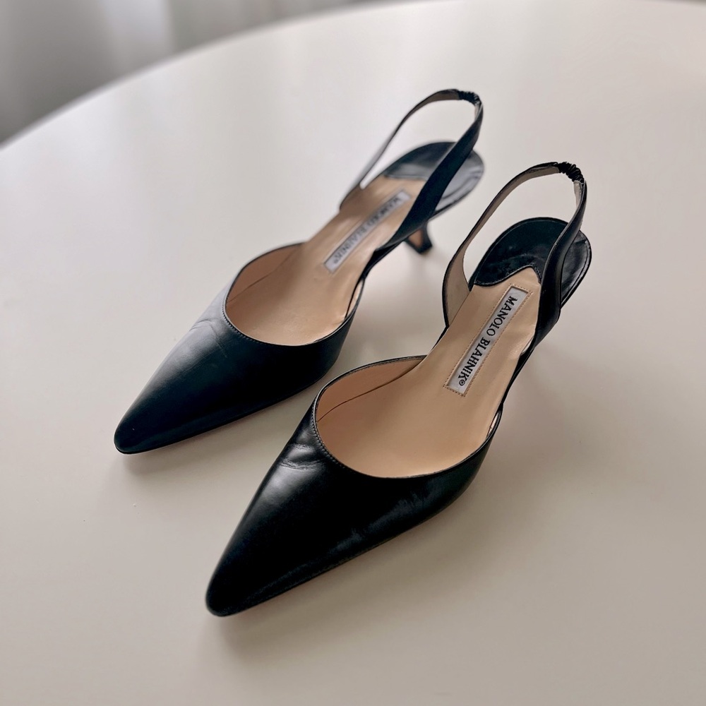 MANOLO BLAHNIK Carolyne Leather Low-Heel Slingback Pump - Picture 1 of 6
